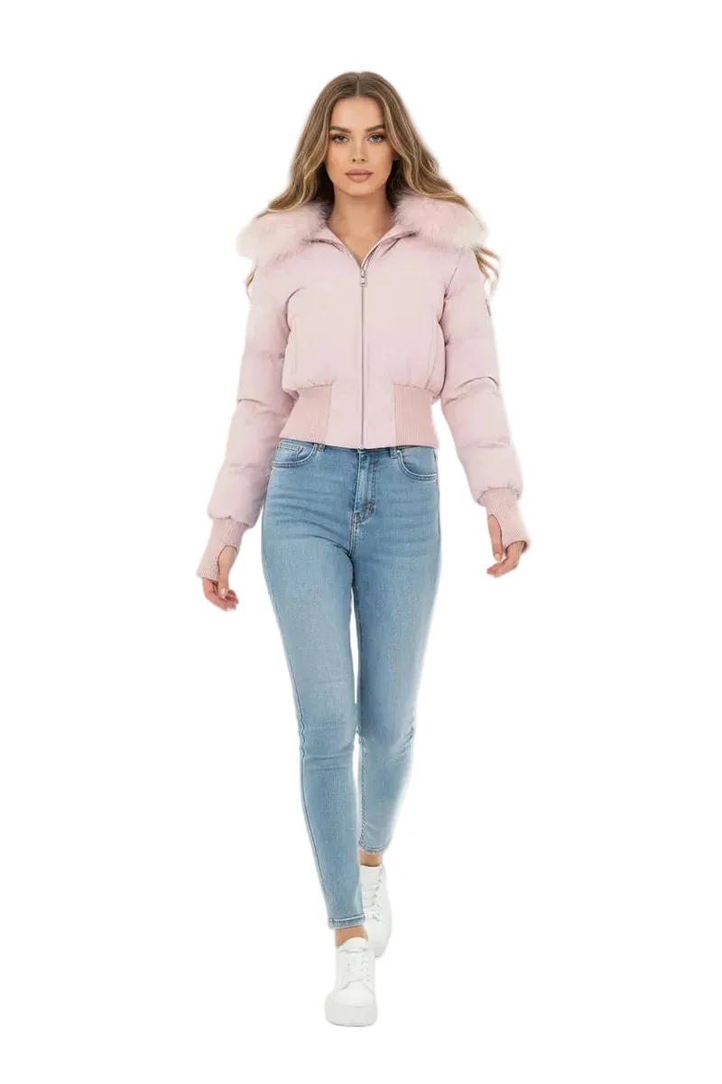 Mit unserem lässigen Damen-Winterdaunenmantel bleiben Sie stilvoll und warm.