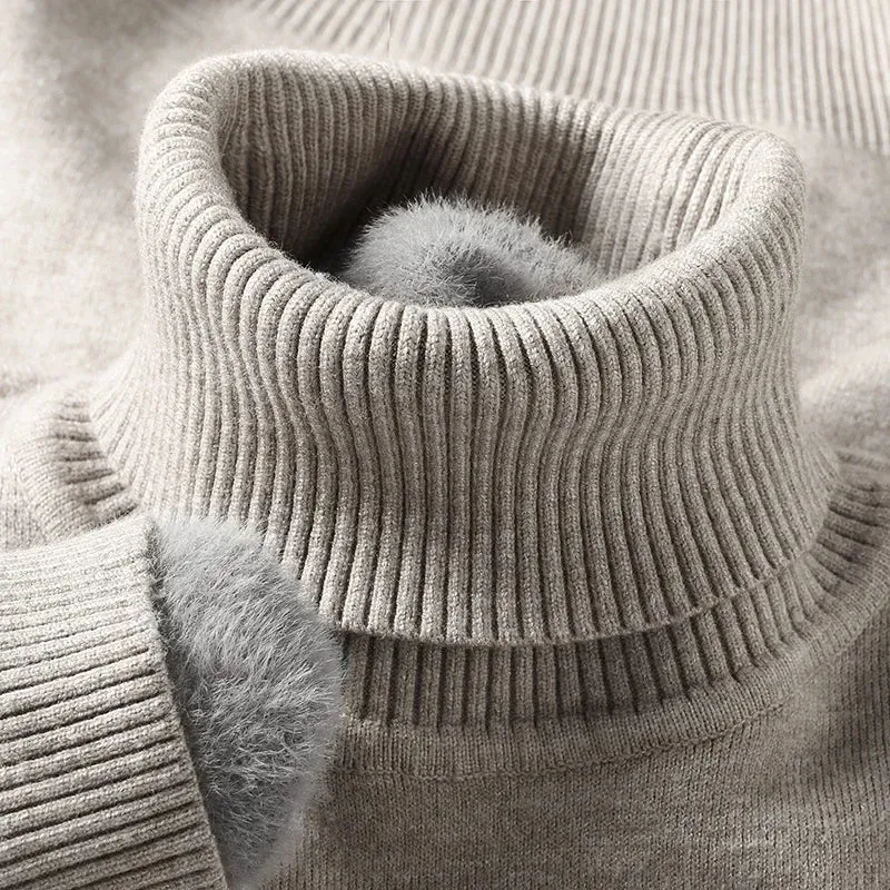 Verleihen Sie Ihrem Stil mit unserem schmal geschnittenen Herren-Rollkragenpullover das gewisse Etwas – bequem, pillingfrei und perfekt für Herbst und Winter.