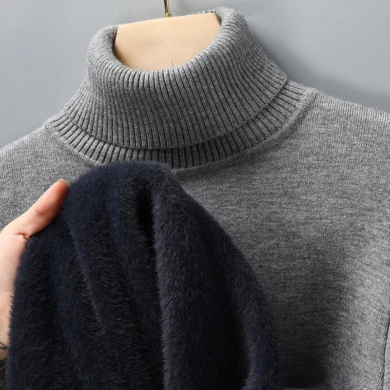 Verleihen Sie Ihrem Stil mit unserem schmal geschnittenen Herren-Rollkragenpullover das gewisse Etwas – bequem, pillingfrei und perfekt für Herbst und Winter.