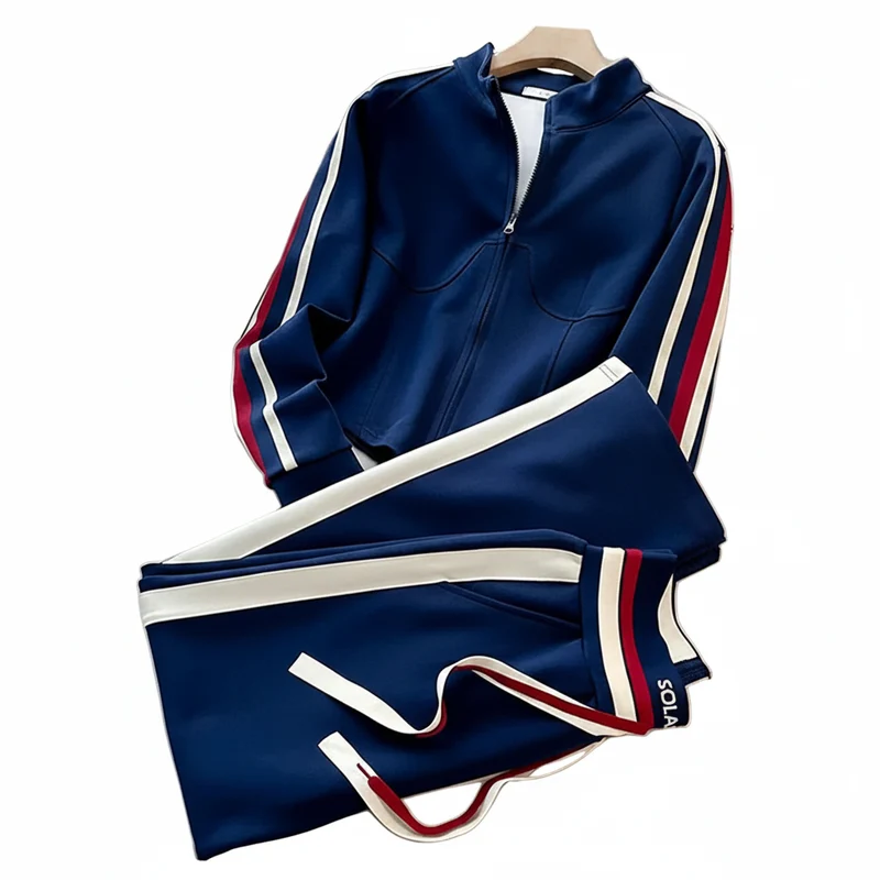 Verleihen Sie Ihrem Stil mit unserem blauen Damen-Freizeit-Sportanzug das gewisse Etwas – perfekt für Herbst- und Winterabenteuer.