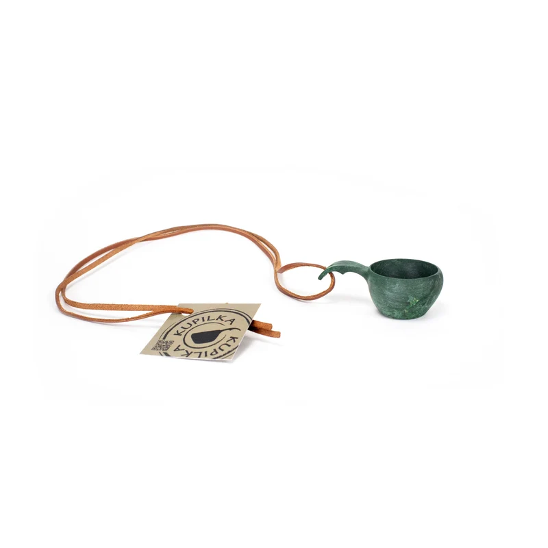 Kupilka 1 Mini Cup mit Lederkordel conifer green